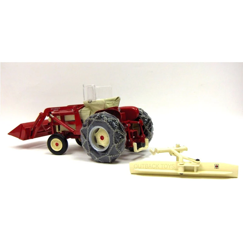1/16 International Harvester 460 Tractor with Loader & Tire Chains by ERTL, 2009 IHCC Red Power Round Up - Image 2