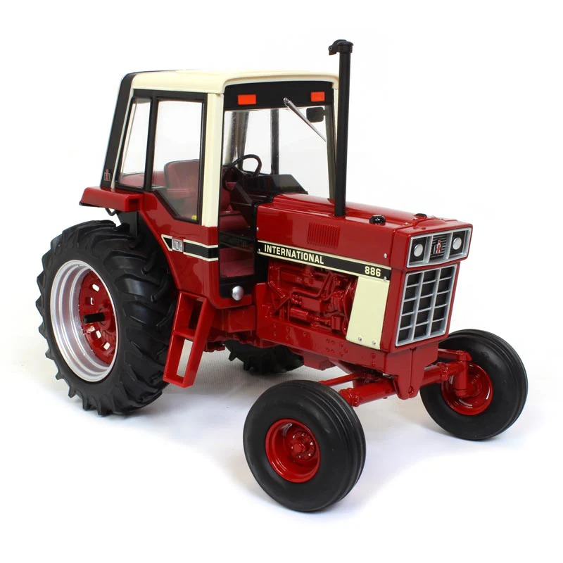 1/16 International Harvester 886 Tractor with Cab by ERTL, 2018 National Farm Toy Show - Image 3