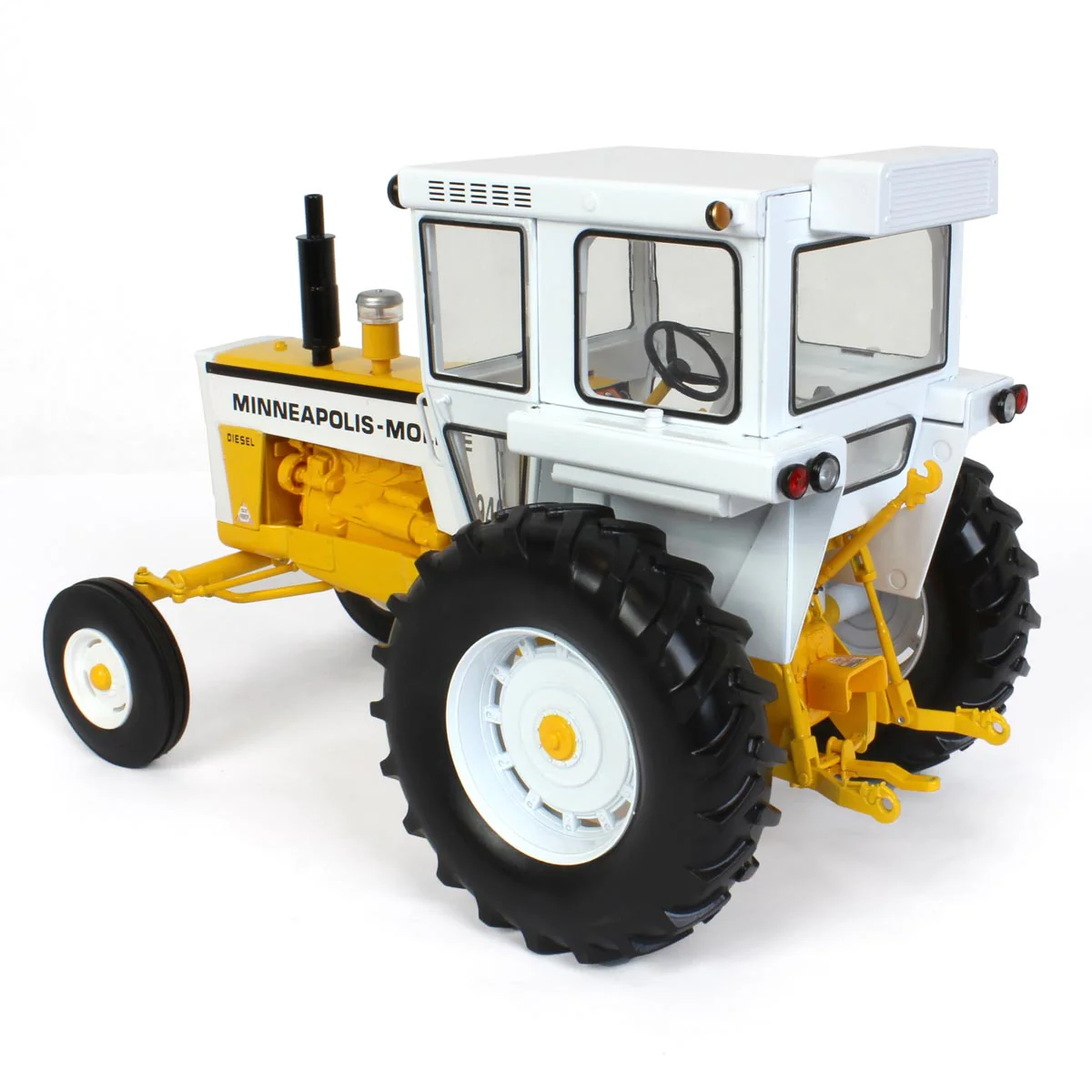 1/16 Minneapolis Moline G940 Tractor with Wide Front & Cab by SpecCast - Image 4